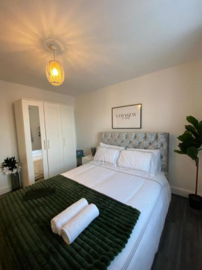 Cosy Apartment Near Bluewater With Private Parking